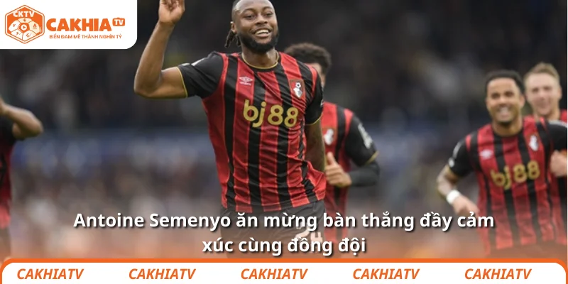 MU bán Zirkzee, đặt cược Antoine Semenyo cho hàng công mới 3 Antoine Semenyo ăn mừng bàn thắng đầy cảm xúc cùng đồng đội