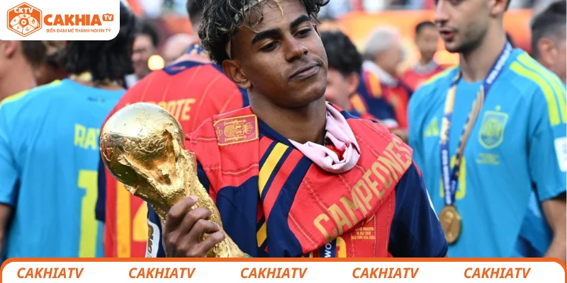 Yamal có lợi thế lớn trong cuộc đua Quả bóng Vàng 2026